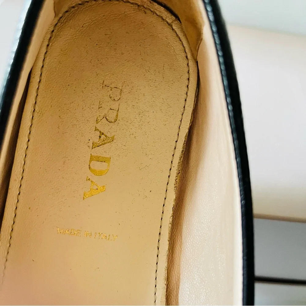 Prada black patent leather driving shoes loafers 38